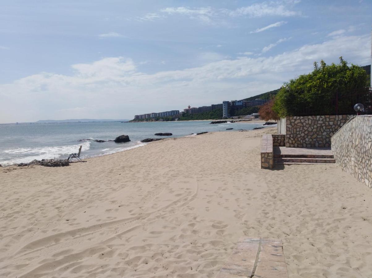 On The Beach Елените Экстерьер фото